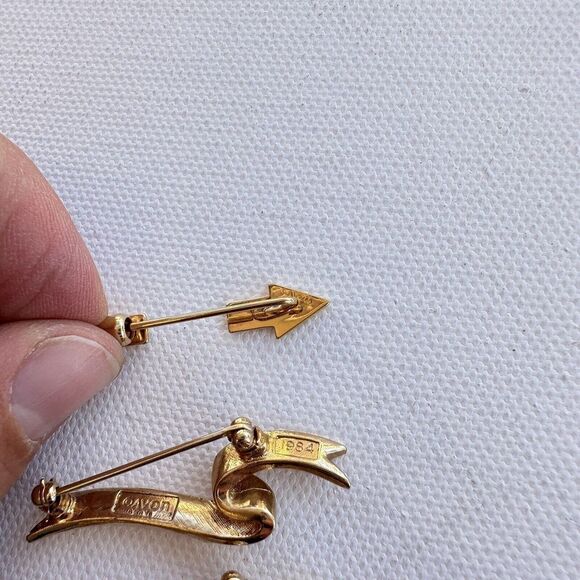 Vintage Lot of Signed AVON Gold Tone Jewelry Heart Necklace Pins with Rhinestone - Picture 9 of 9